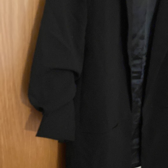 H & M crop sleeve fitted blazer - Picture 2 of 4